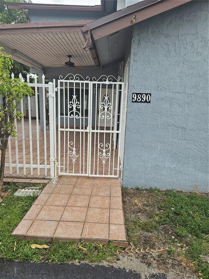 9890 Nw 80th Pl #2122 - Photo 4 of 25