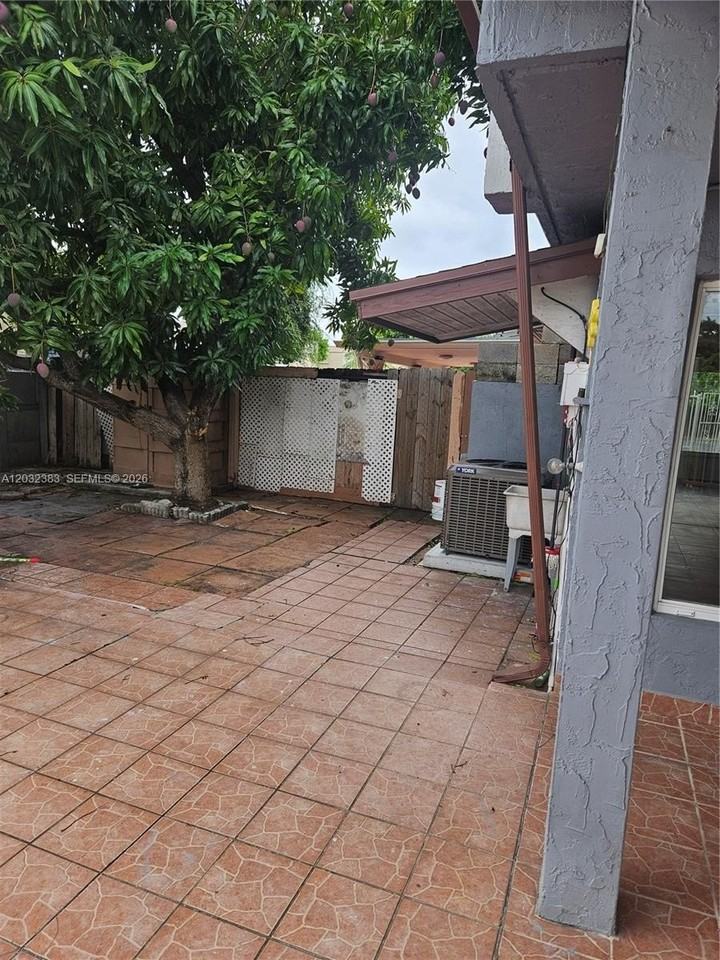 9890 Nw 80th Pl #2122 - Photo 7 of 25