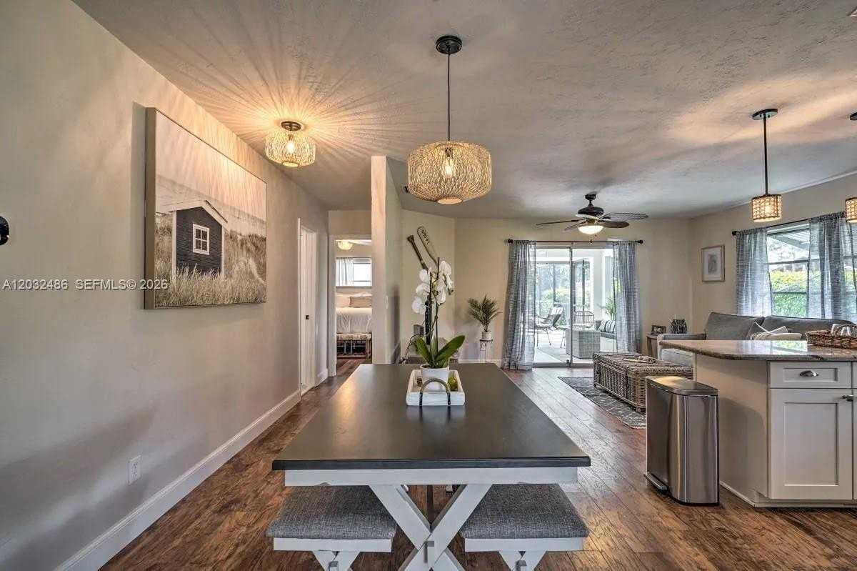 558 102nd Ave N #0 - Photo 4 of 25