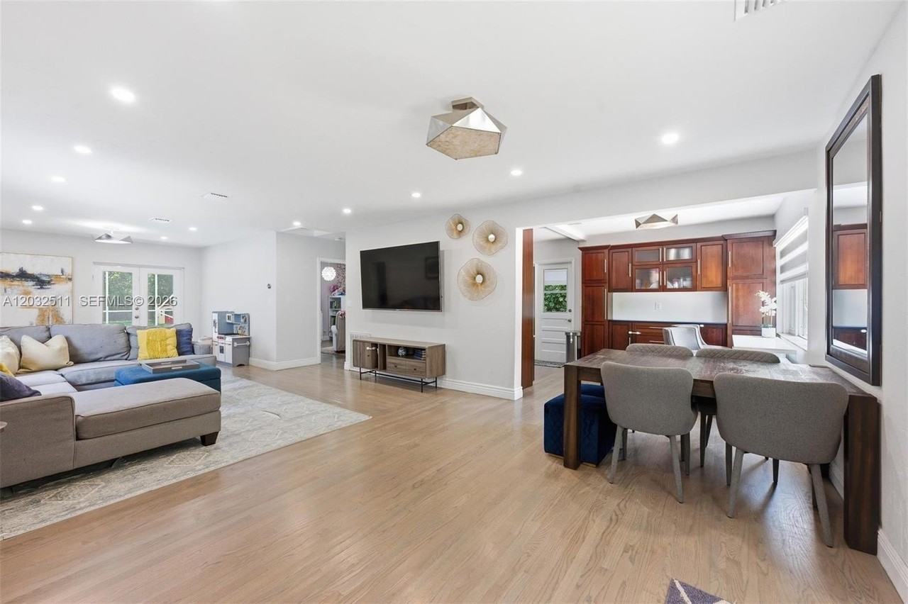 608 Sw 13th St #608 - Photo 4 of 27