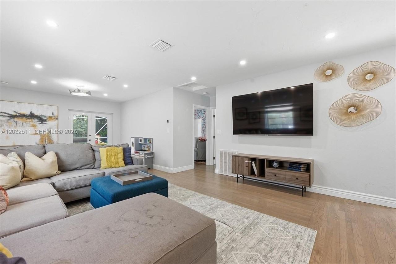 608 Sw 13th St #608 - Photo 5 of 27