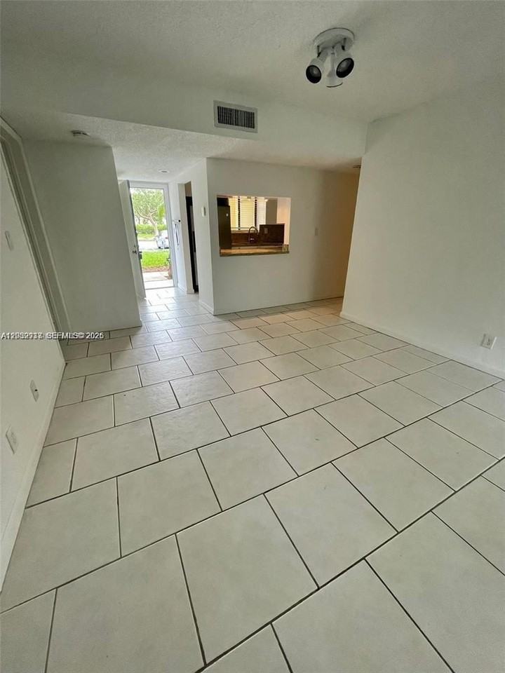 183 Lakeview Dr #103 - Photo 4 of 11