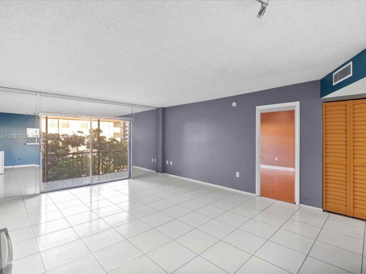 4172 Inverrary Dr #306 - Photo 3 of 17