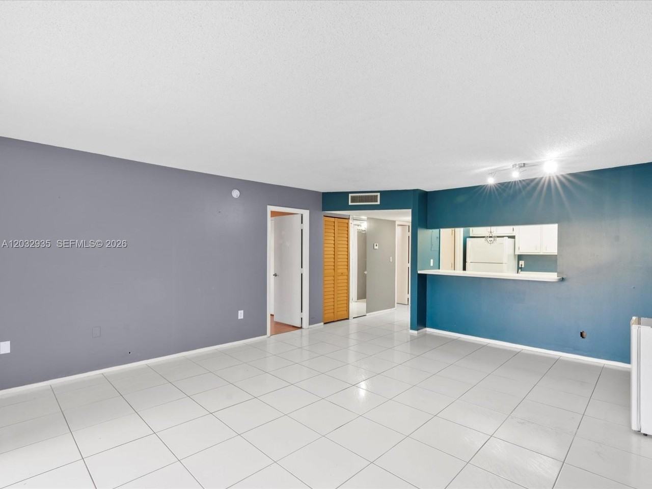 4172 Inverrary Dr #306 - Photo 5 of 17