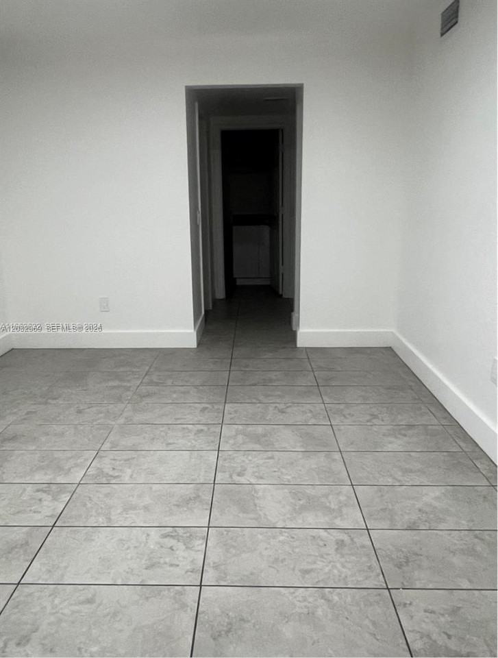 1200 N Liberty Ave #1200G - Photo 4 of 33
