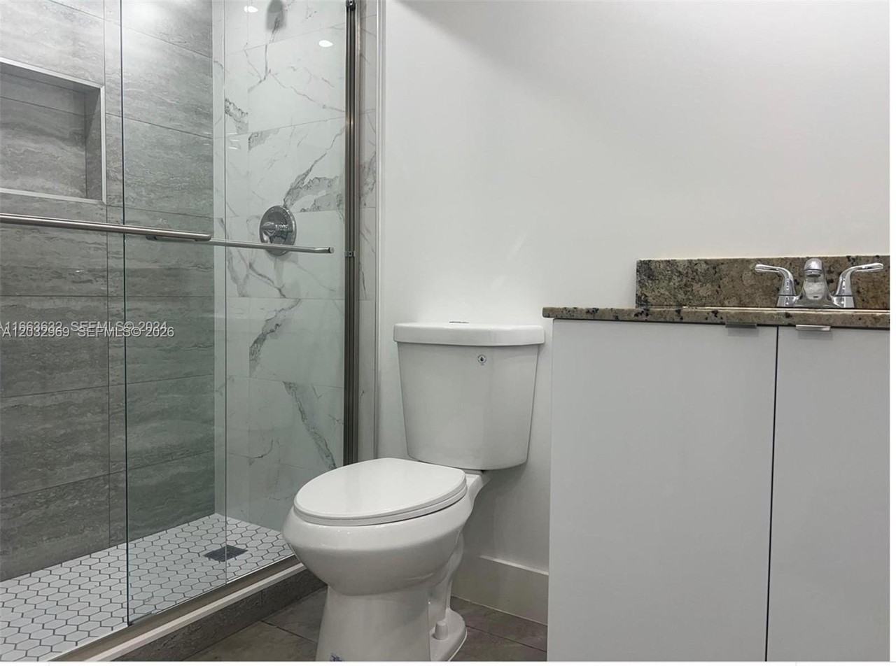 1200 N Liberty Ave #1200G - Photo 6 of 33