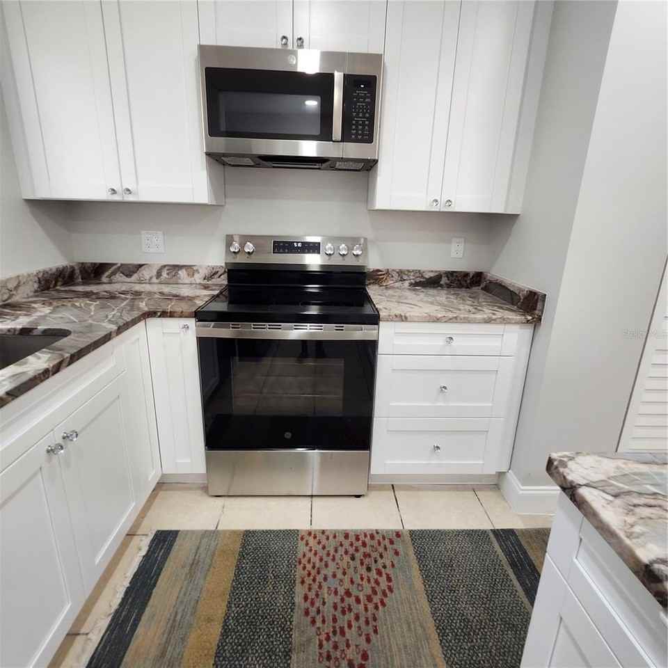 15406 Avalon Ave #3 - Photo 6 of 31