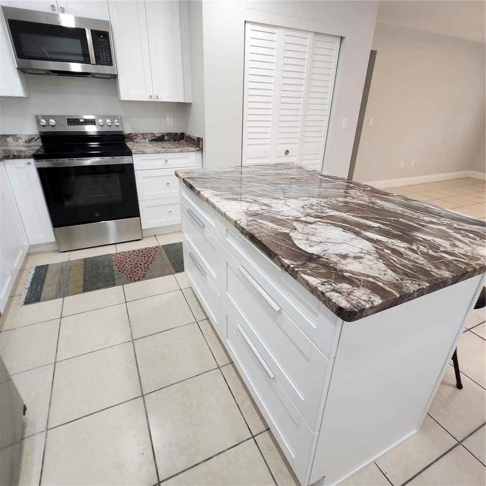15406 Avalon Ave #3 - Photo 7 of 31