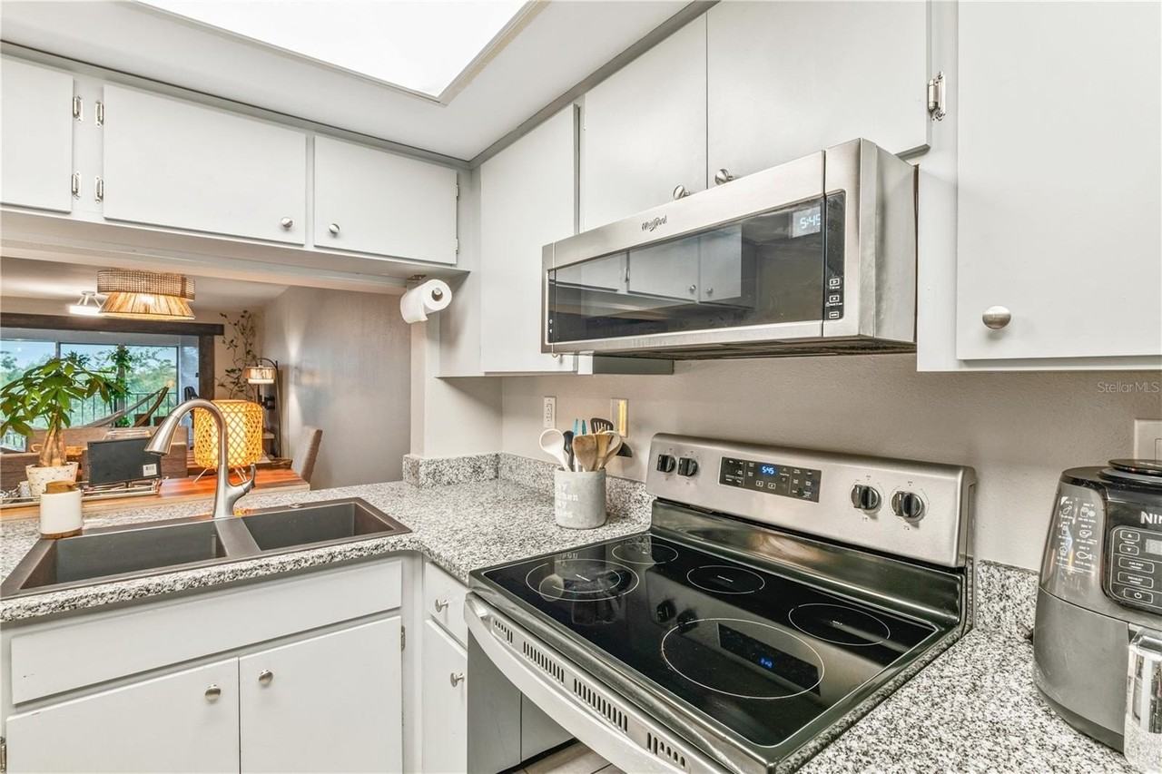 90 S Highland Ave #402 - Photo 3 of 21