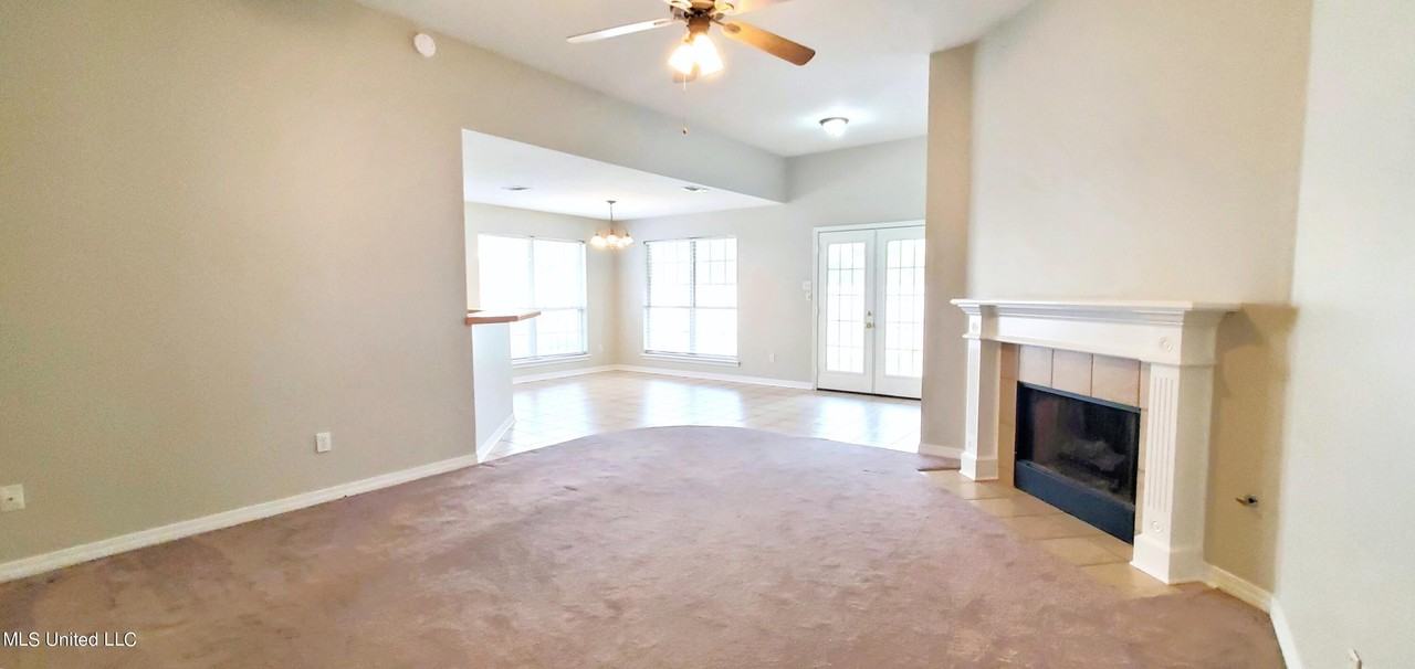 4006 Meadow Oak Ln - Photo 3 of 16