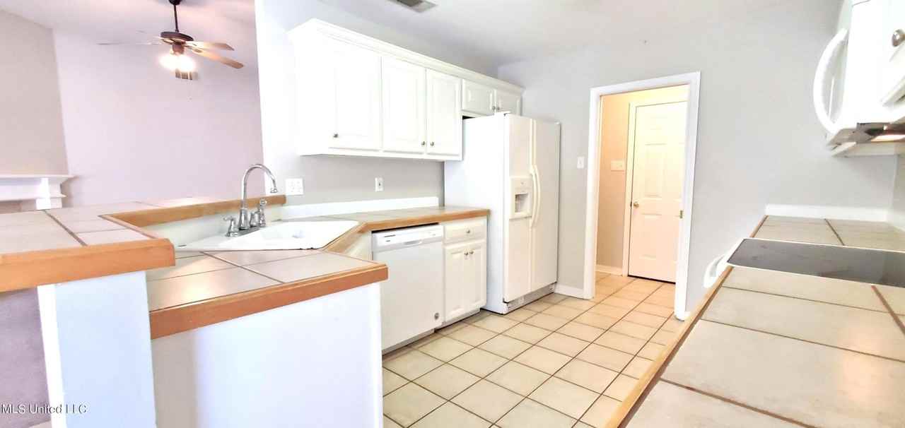 4006 Meadow Oak Ln - Photo 4 of 16