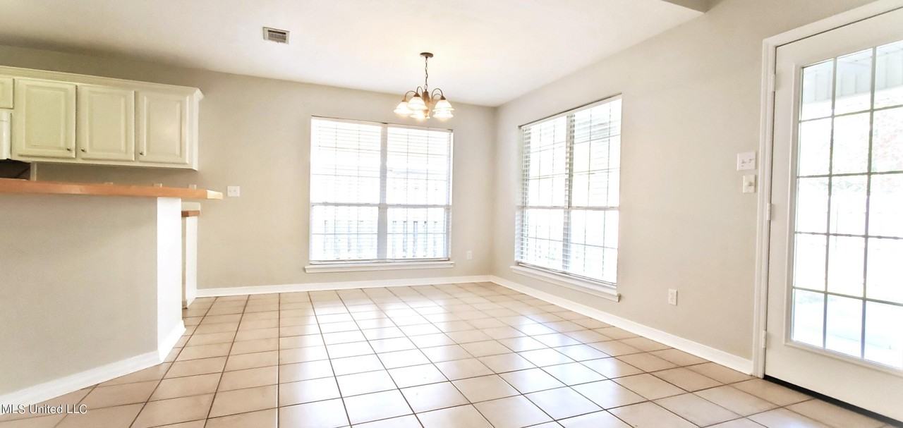 4006 Meadow Oak Ln - Photo 5 of 16
