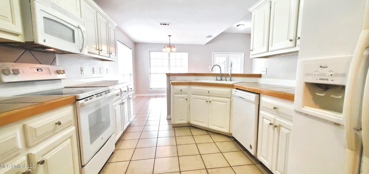 4006 Meadow Oak Ln - Photo 6 of 16