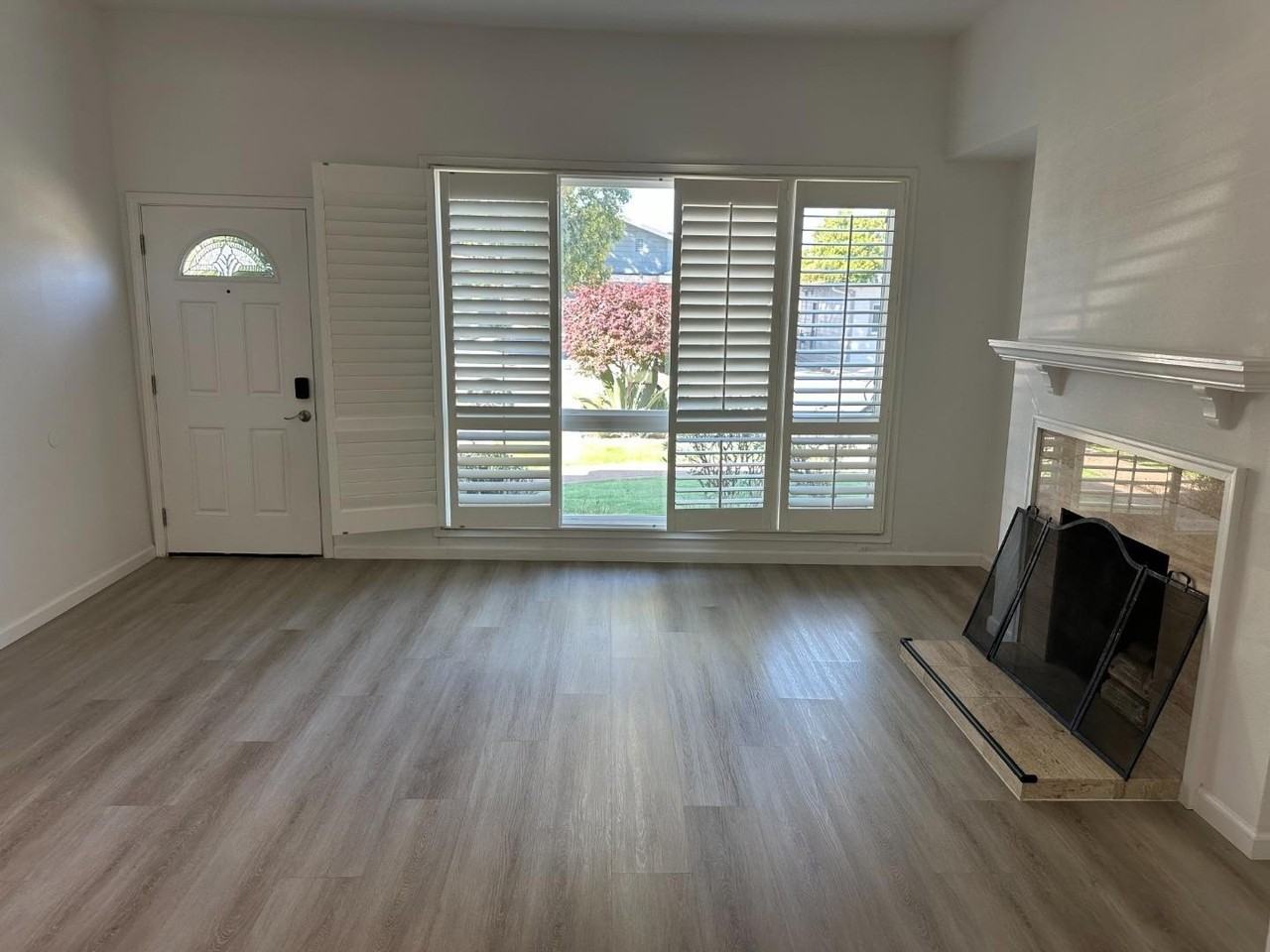 756 Rand St - Photo 2 of 13