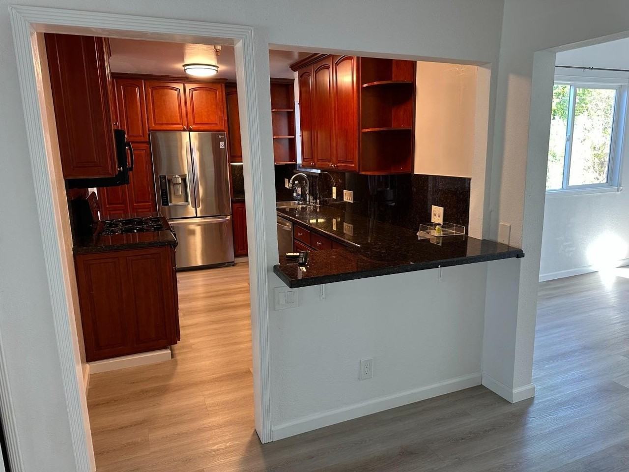 756 Rand St - Photo 4 of 13