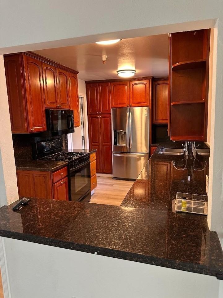 756 Rand St - Photo 5 of 13