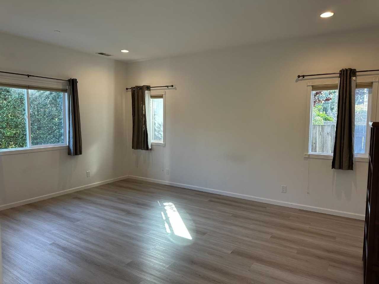 756 Rand St - Photo 6 of 13