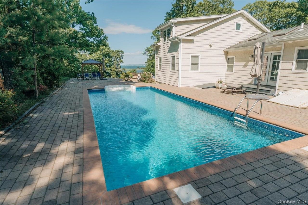 32 Red Creek Rd