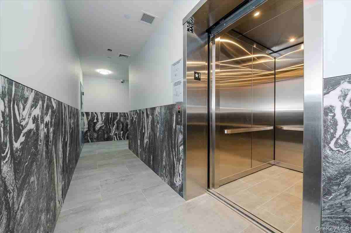 2115 Burr Ave #5D - Photo 2 of 6
