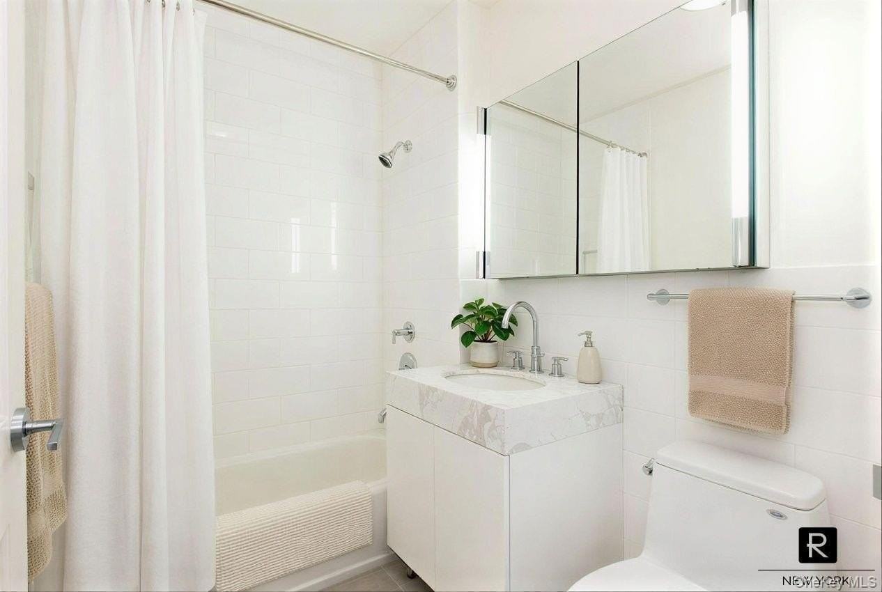 300 E 64th St #9B - Photo 4 of 5