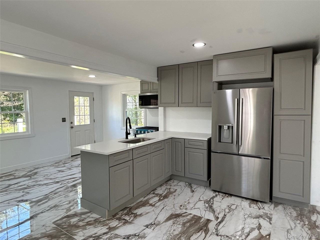 346 Meadow Ave - Photo 5 of 17