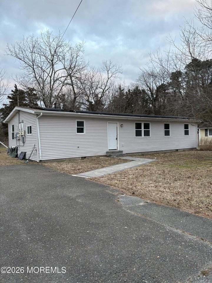 105 Floyd Ln