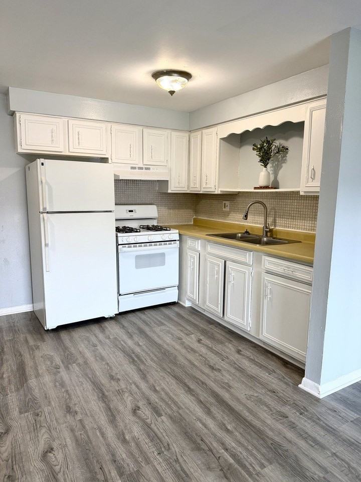 2500 Mark Thomas Ln #8A - Photo 3 of 9