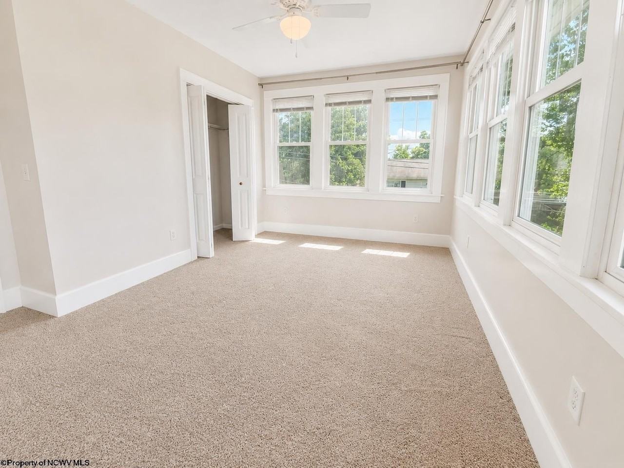 960 Grand St - Photo 7 of 20