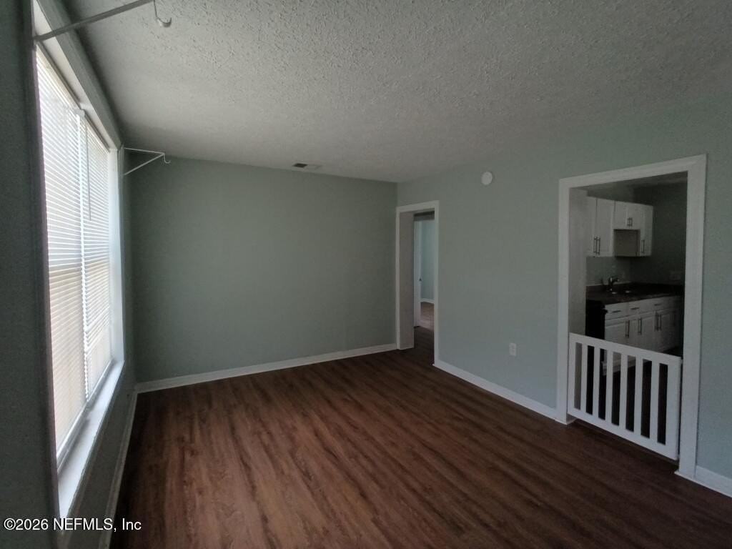 2542 Wilcox St - Photo 2 of 11