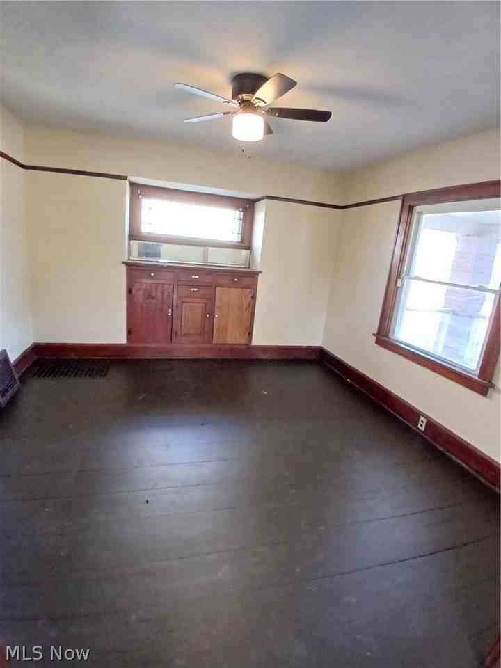 2222 Birch St - Photo 4 of 19