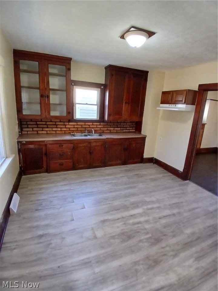 2222 Birch St - Photo 6 of 19