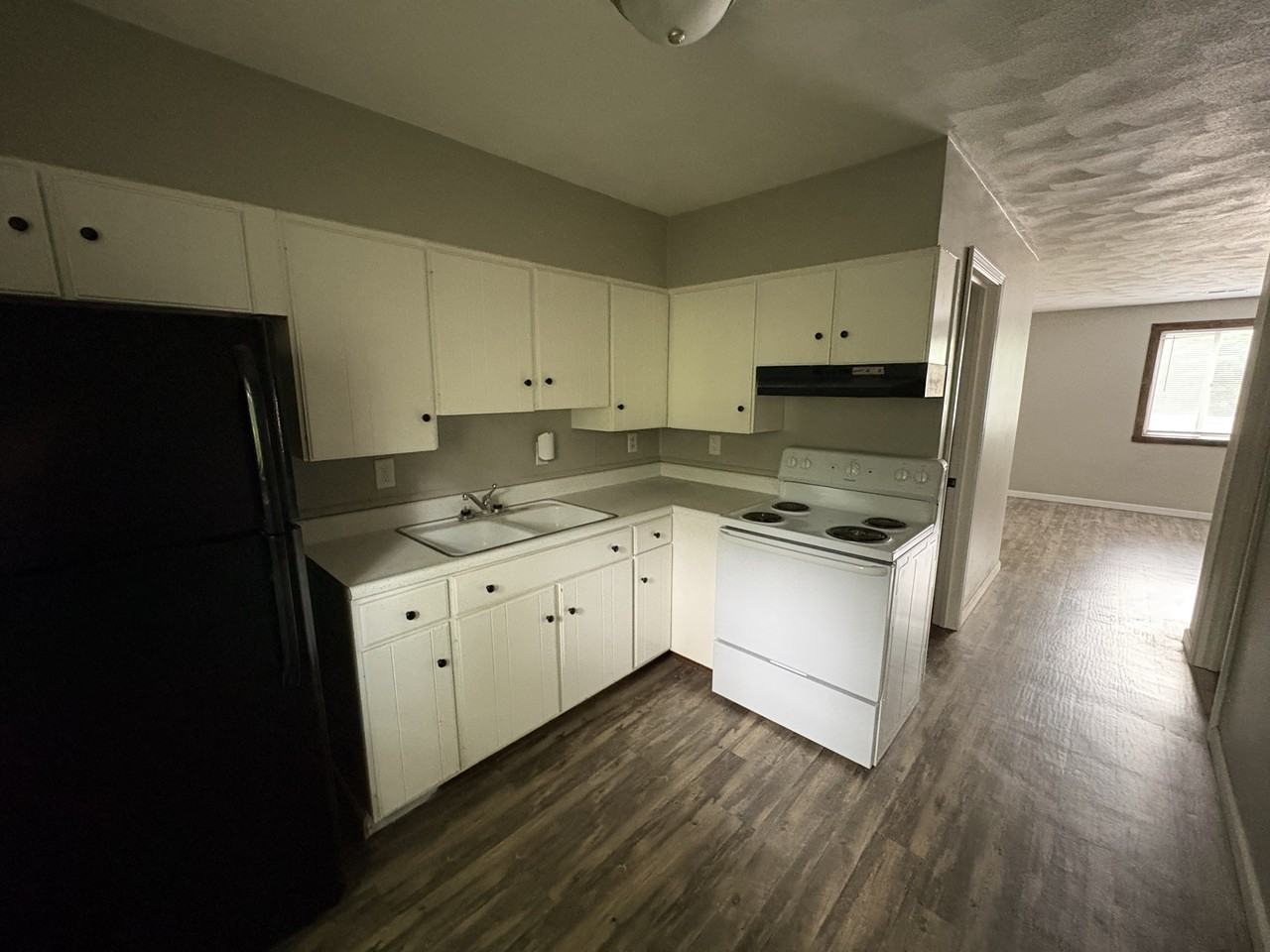 928 South Stewart Street #8 - Photo 3 of 7