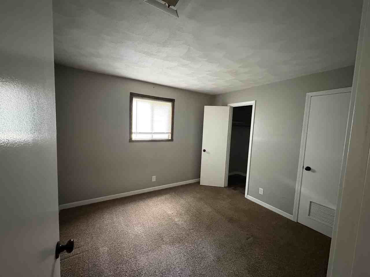 928 South Stewart Street #8 - Photo 4 of 7