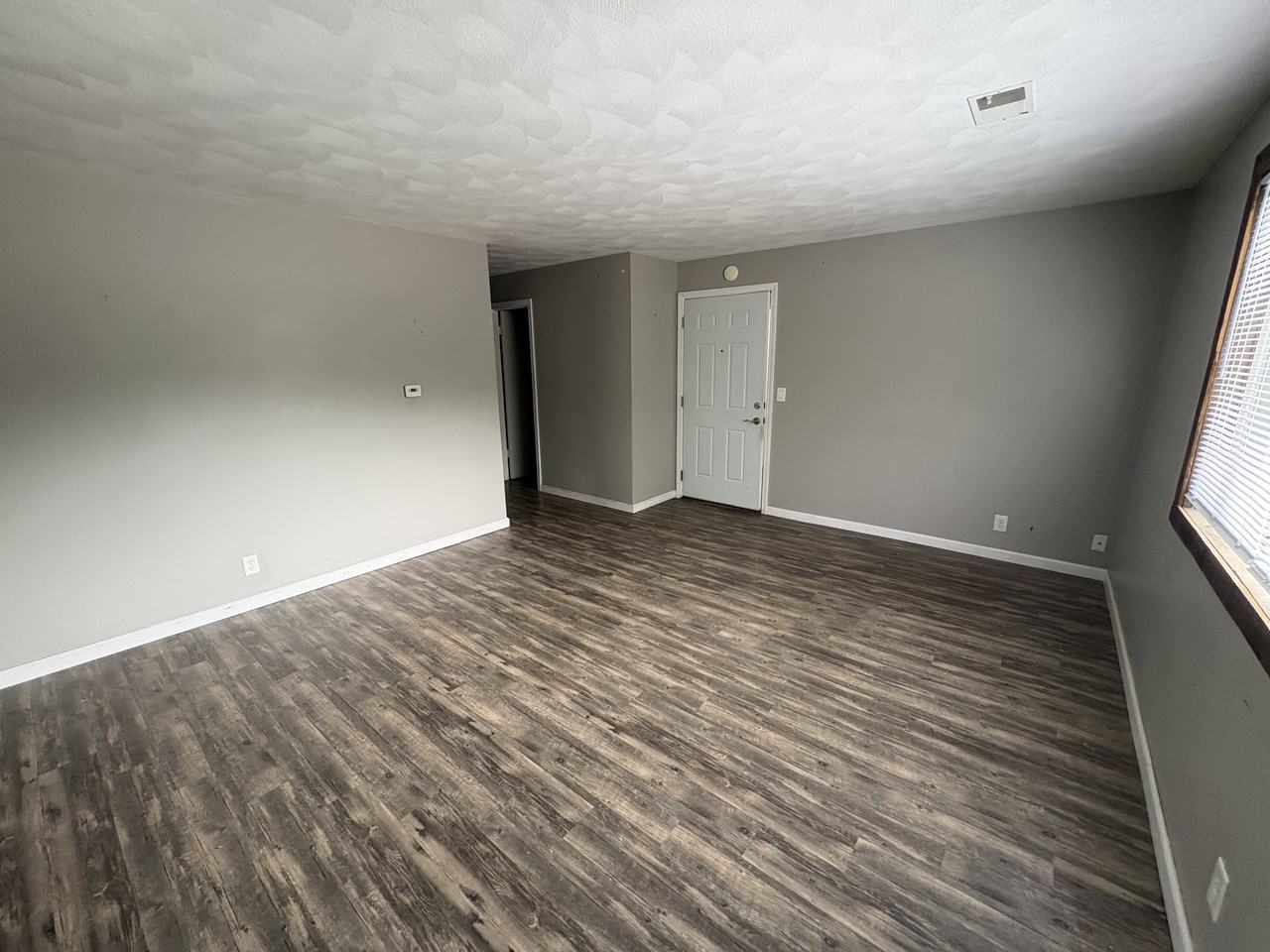 928 South Stewart Street #8 - Photo 5 of 7