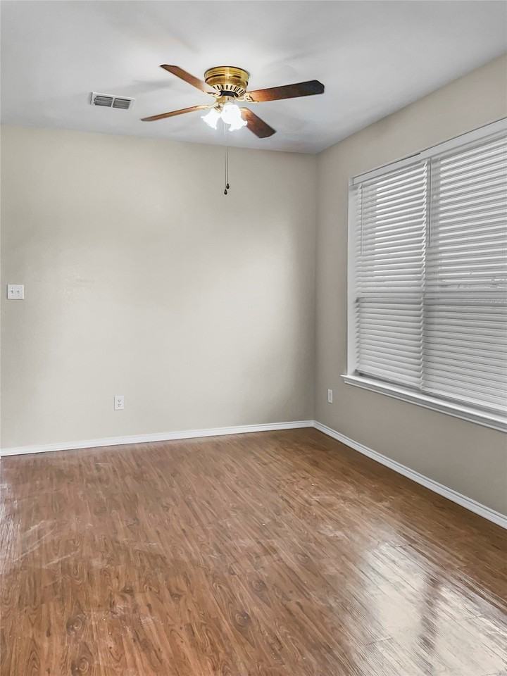 213 Long Prairie Dr - Photo 4 of 15