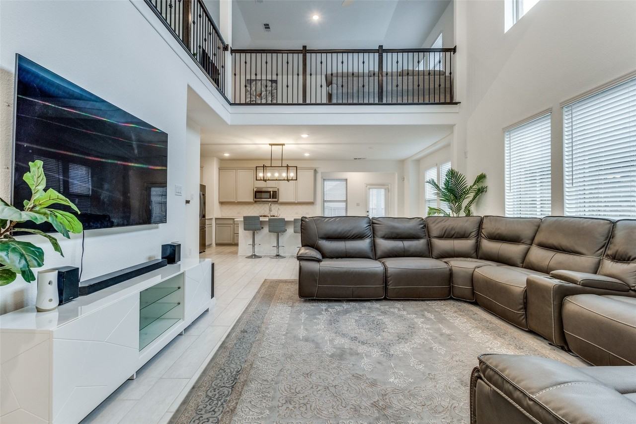 1417 Verbena Ln - Photo 3 of 24