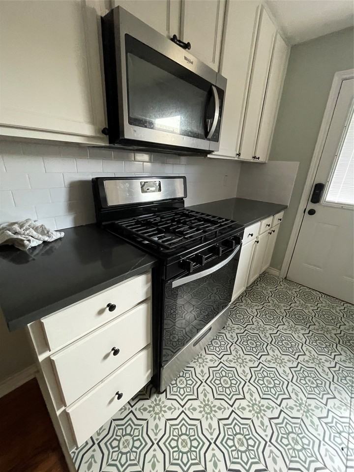2517 Amelia St - Photo 6 of 7