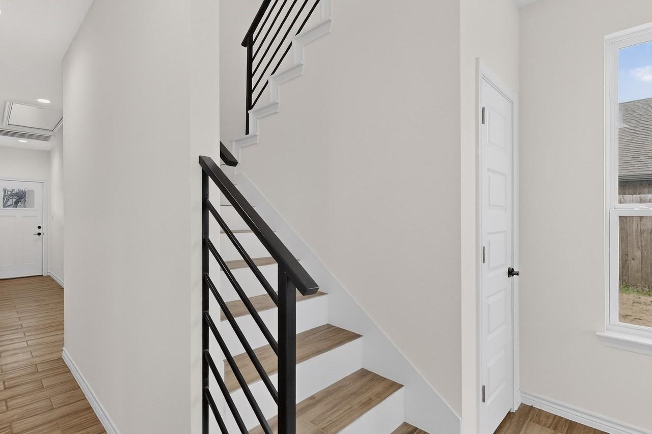1610 Life Ave - Photo 6 of 38