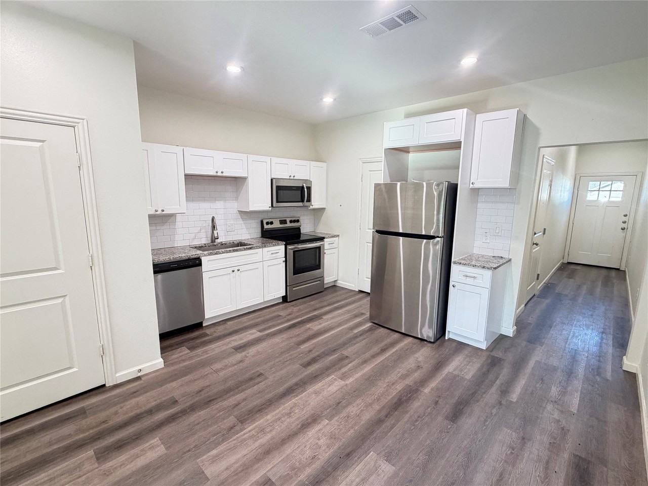 3445 Frazier Ave - Photo 5 of 16