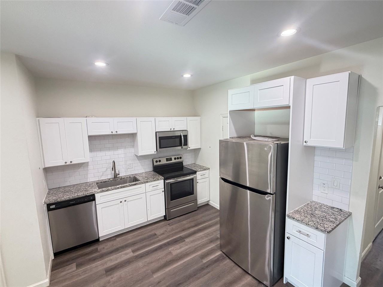 3445 Frazier Ave - Photo 7 of 16
