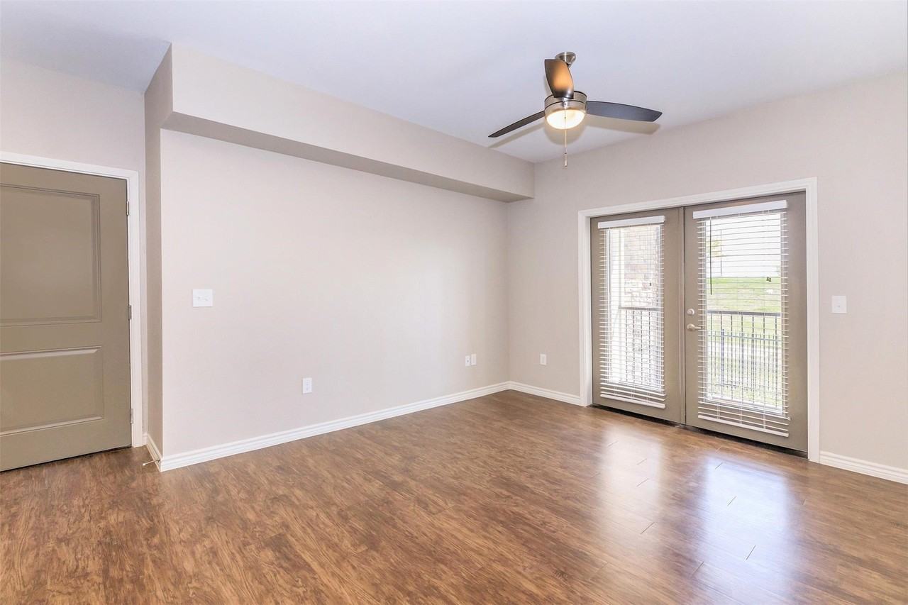 2991 Lakeside Dr - Photo 3 of 6