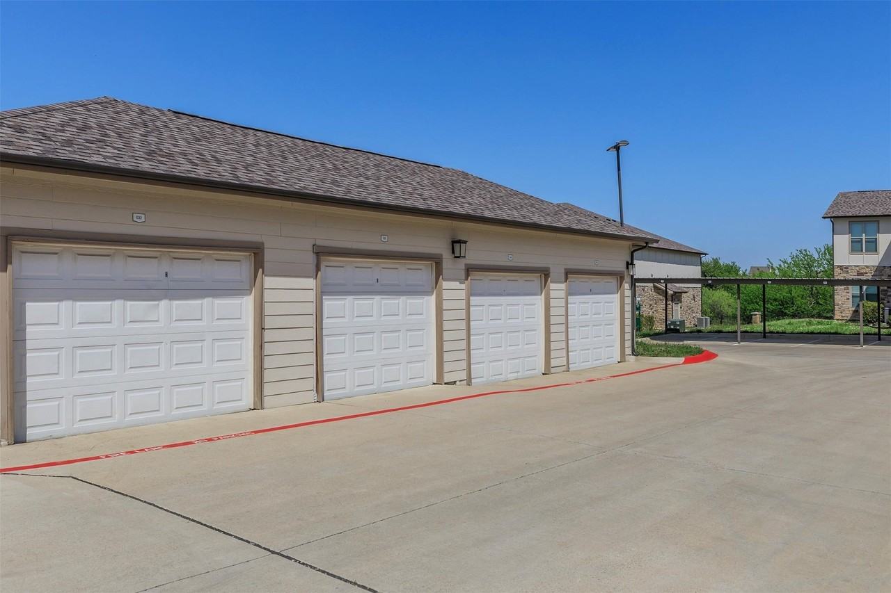 2991 Lakeside Dr - Photo 4 of 6