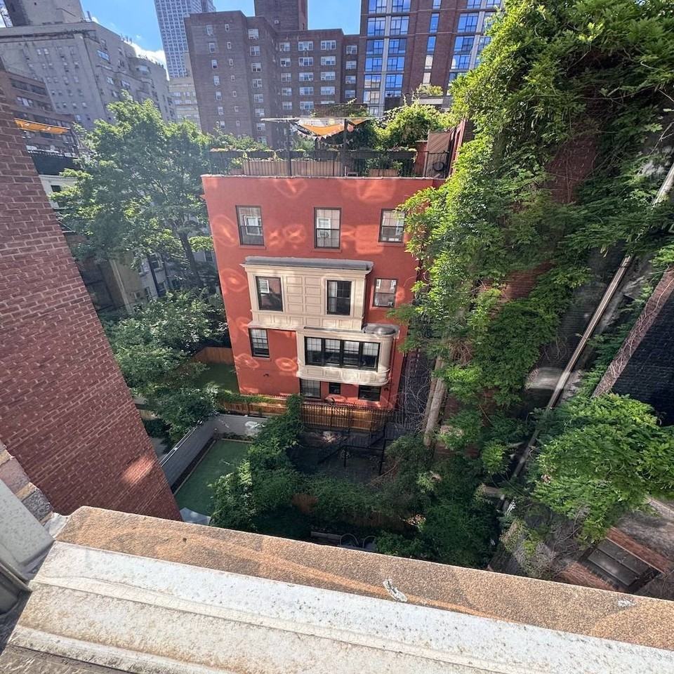 288 Lexington Ave #5A - Photo 4 of 9