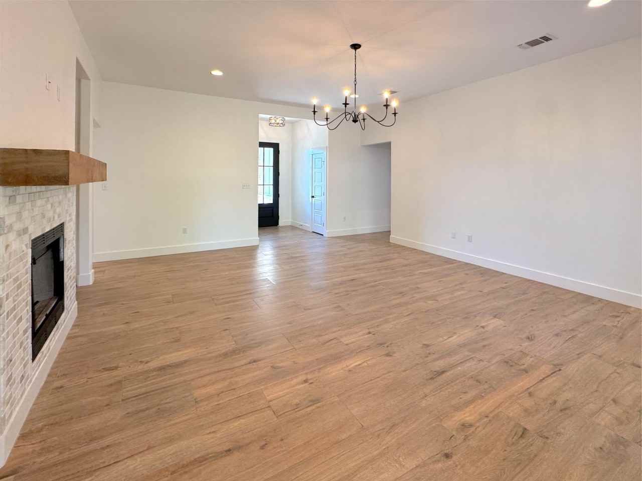 5941 Merrick St - Photo 5 of 20