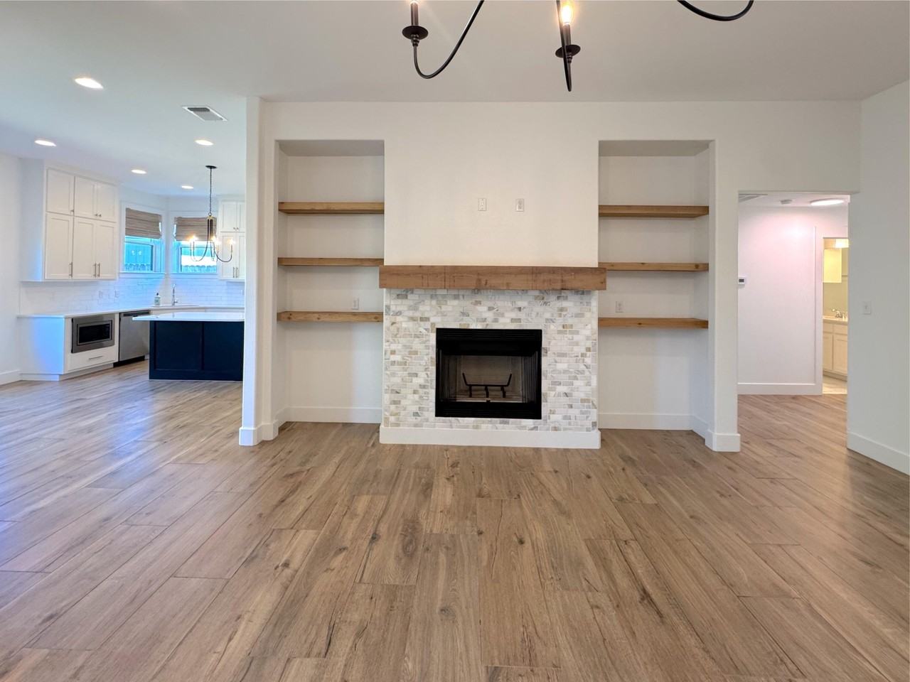 5941 Merrick St - Photo 6 of 20