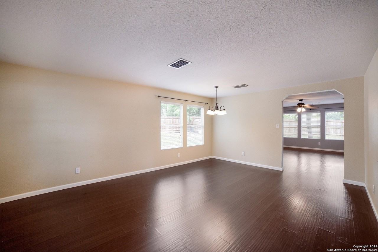 16526 Amberly Ct - Photo 4 of 27
