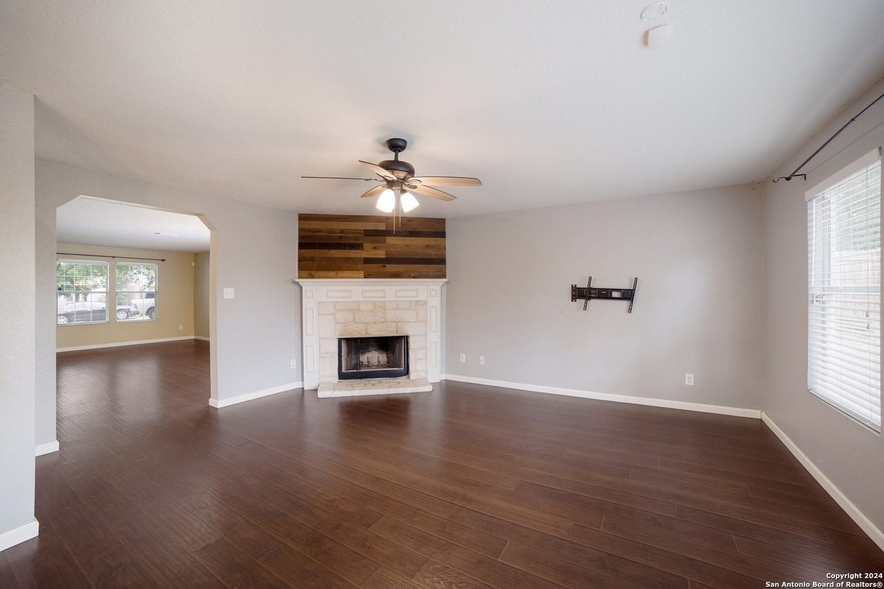 16526 Amberly Ct - Photo 7 of 27