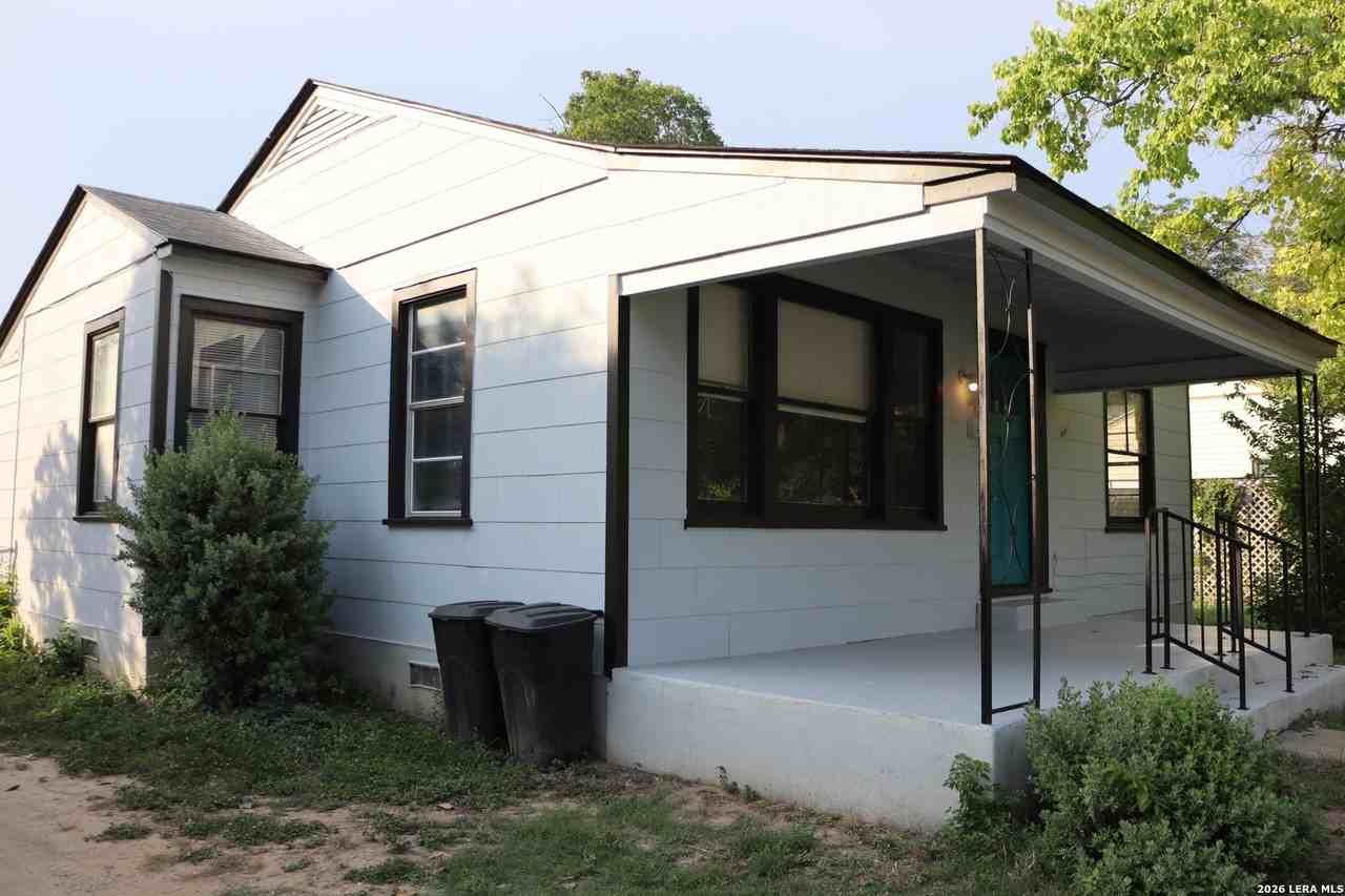 203 Brooks Ave - Photo 3 of 18