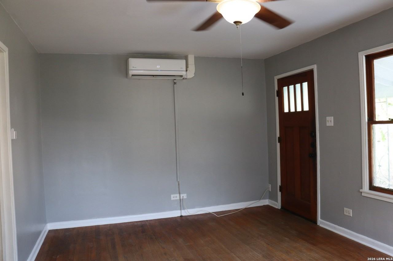 203 Brooks Ave - Photo 4 of 18