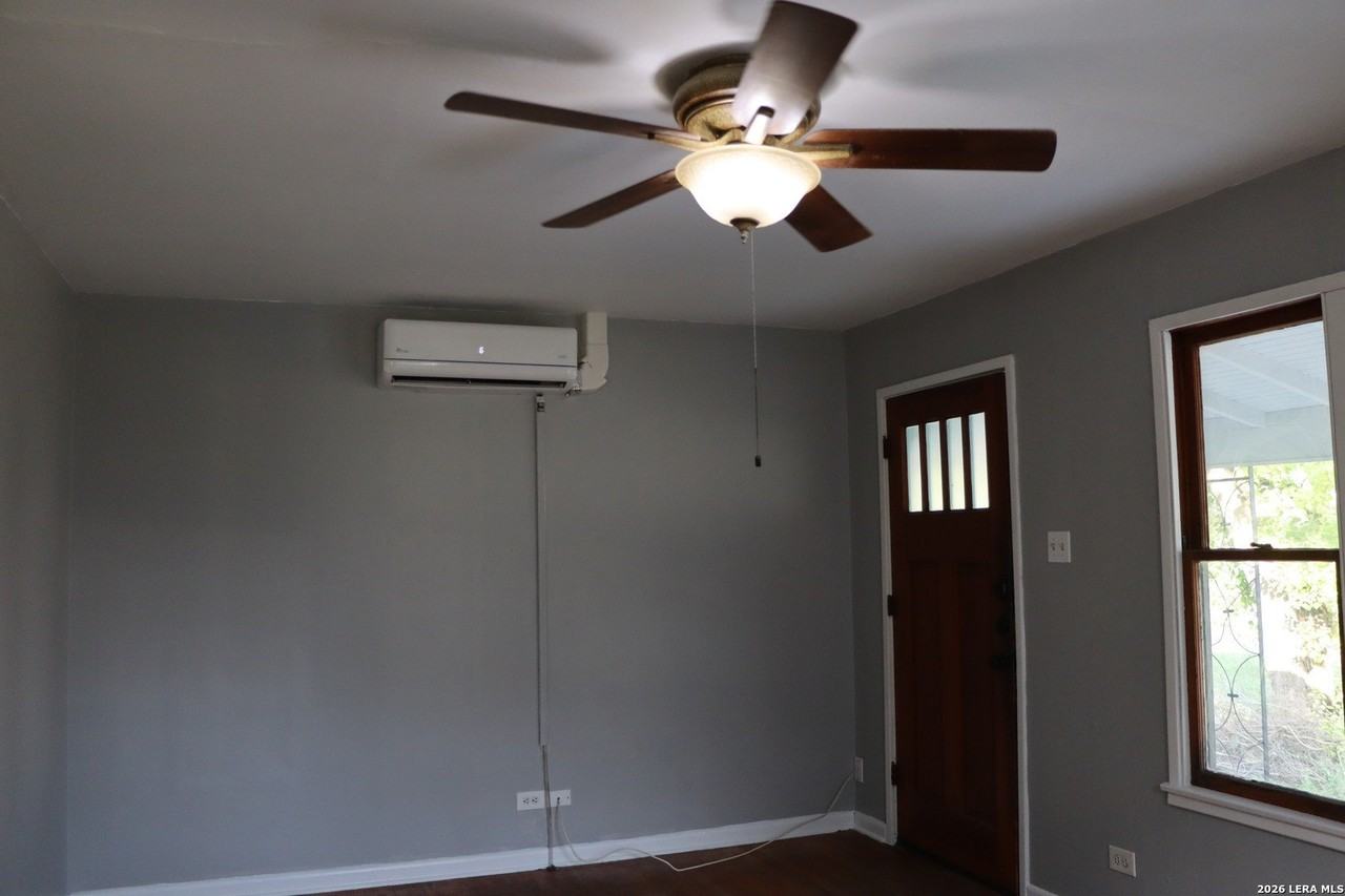 203 Brooks Ave - Photo 5 of 18